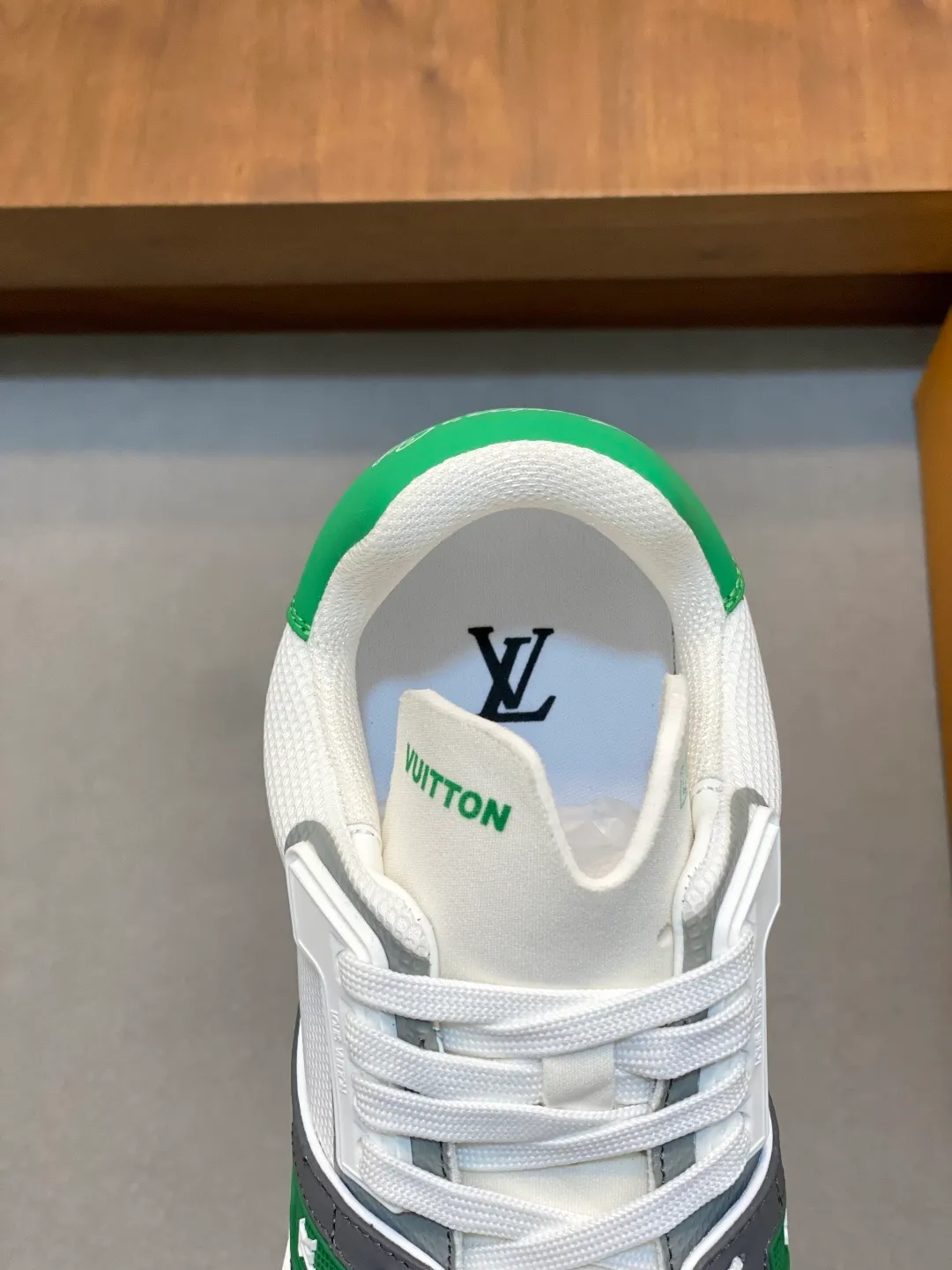Men's shoes 💰900 Loui* Vuitto* - Louis ** donkey house New color matching men's trainer sneakers, this LV Trainer sneaker is made of calfskin and breathable mesh, showing pure colors, the #54 logo on the back traces the brand's birth in 1854, the designer's handwritten brand logo embellishes one side, designed by Virgil Abloh himself, a very commemorative sneaker, the new lv Louis Vuitton loui* vuitto* trainer sneaker low casual sports culture versatile basketball sneakers Size: 39-44 (customized at 38.45)
